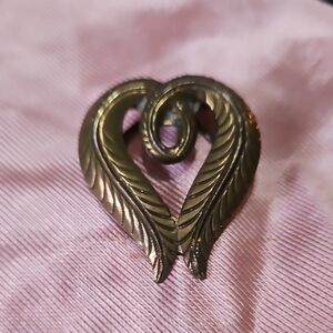 Elegant Gold Heart Leaf Brooch